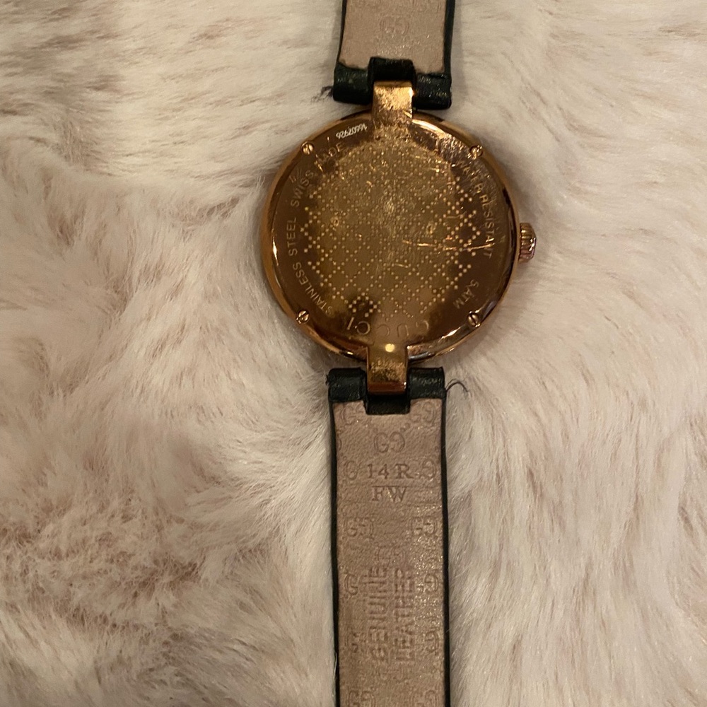 Women’s leather band rose gold Gucci watch - Picture 6 of 6